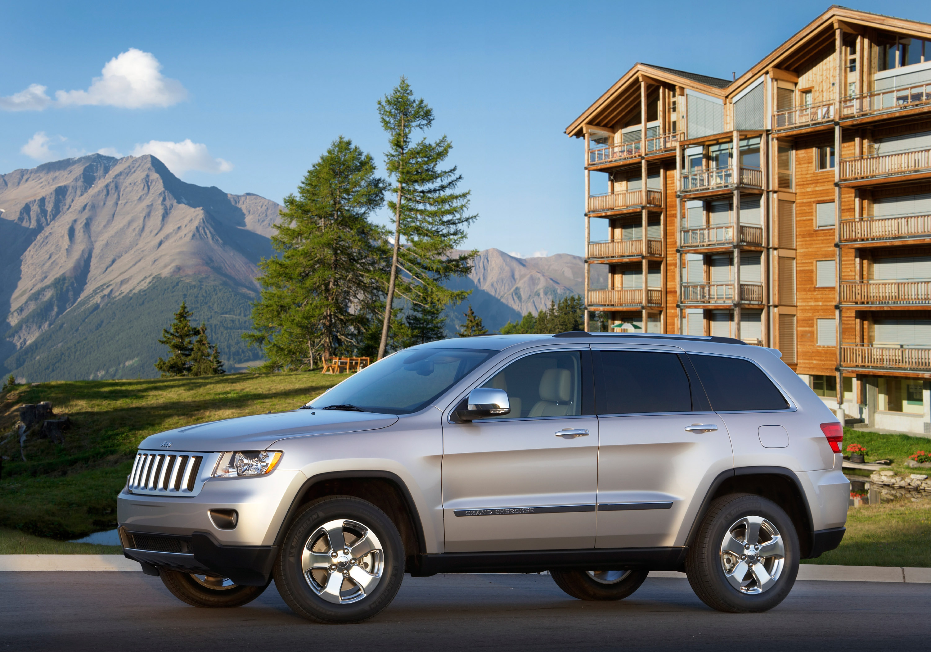 Фото джип гранд. Jeep Grand Cherokee 2011. Джип Гранд Чероки 2011. Джип Чероки 2011. Jeep Grand Cherokee 2010-2013.