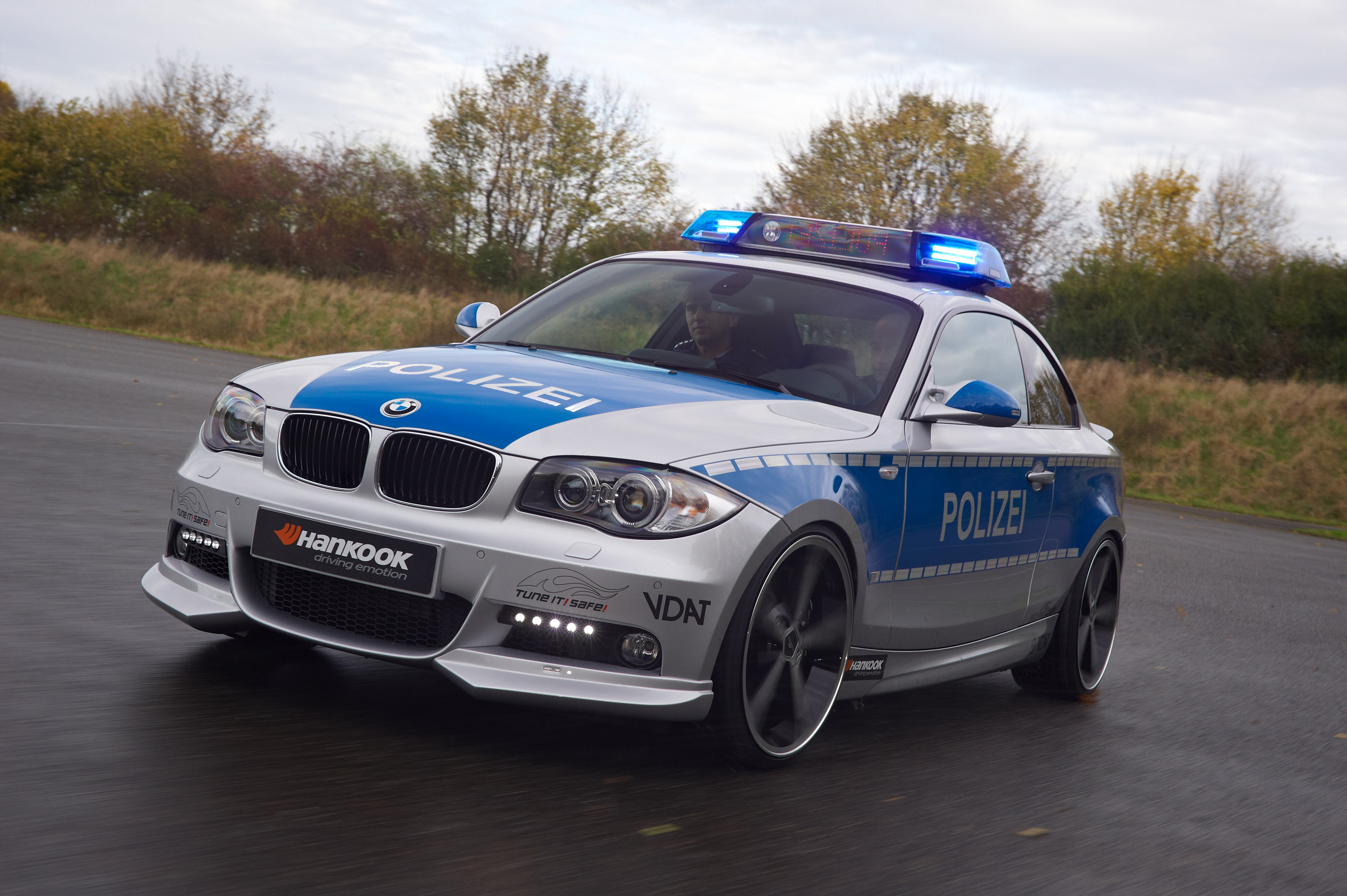 Нужны полицейские машины. BMW e39 Polizei. Полицейская машина. Машина "полиция". Автомобиль «полиция».