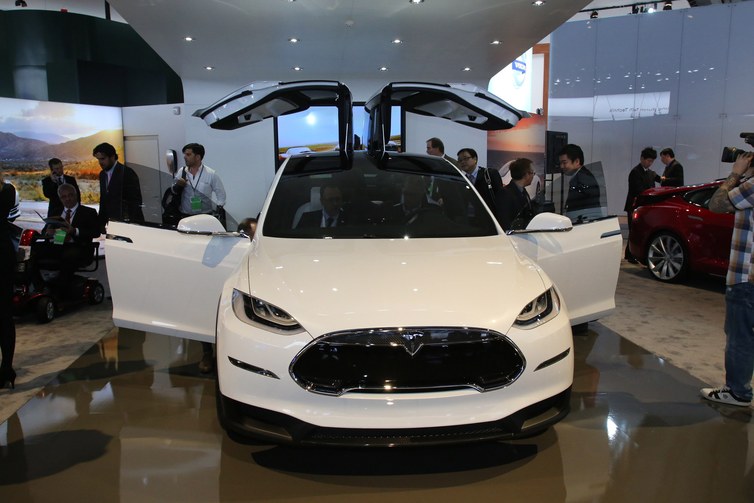 Тесла какой машина. Tesla model x 2023. Тесла электрокар 2023 кроссовер. Производитель электромобилей Tesla. Tesla model x 2013.